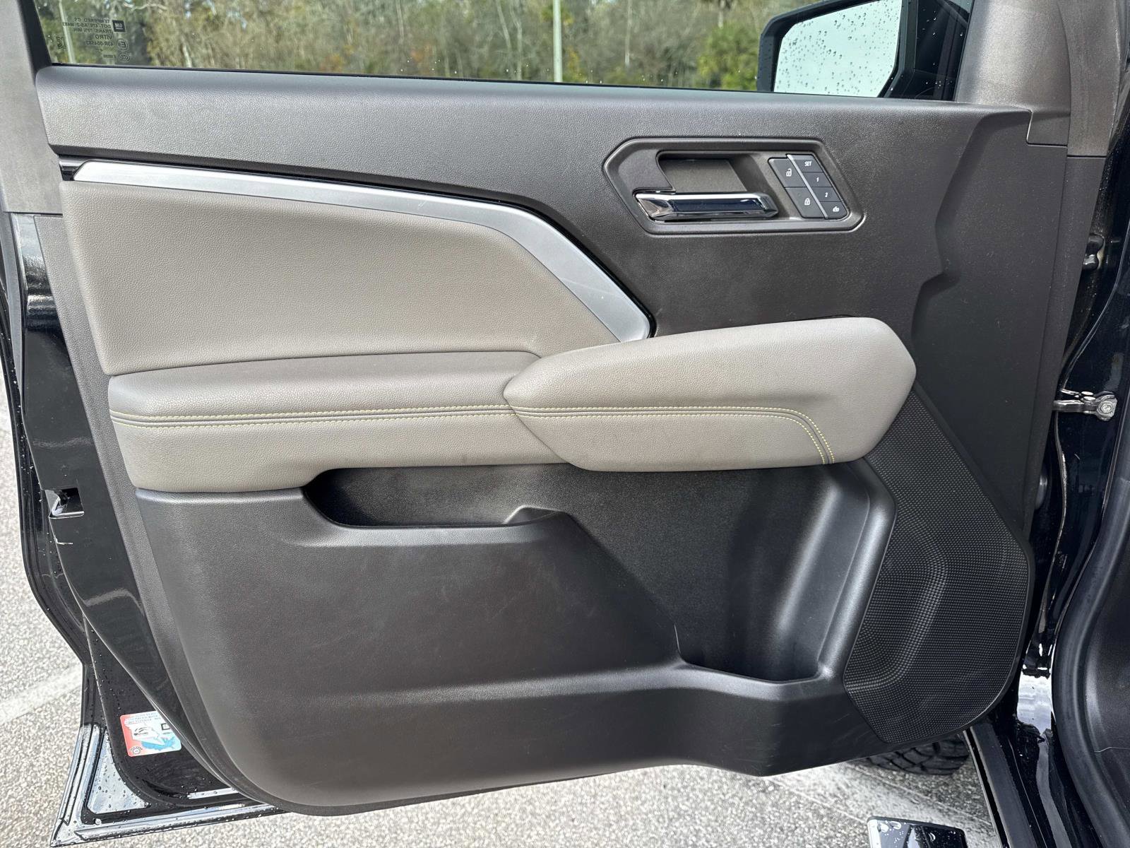 Used 2024 Chevrolet Colorado ZR2 w/ ZR2 Convenience Package III image 17