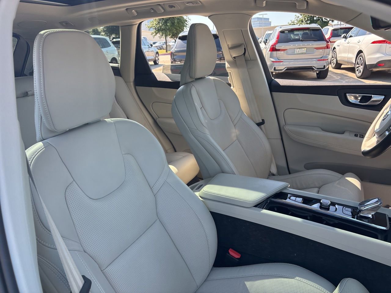 Used 2024 Volvo XC60 T8 Ultimate w/ Protection Package Premier AWD/4WD image 13