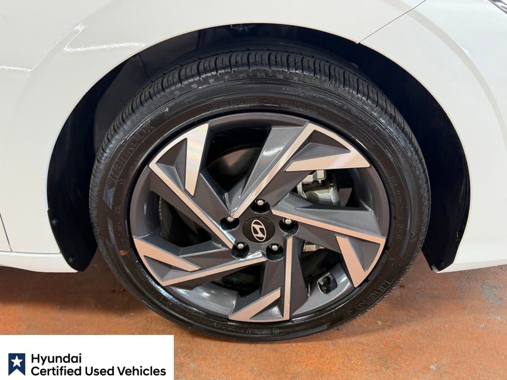 Certified 2025 Hyundai Elantra SEL FWD image 9