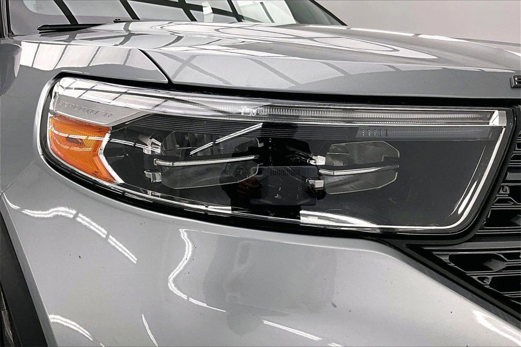 Used 2022 Ford Explorer XLT w/ Equipment Group 202A image 30