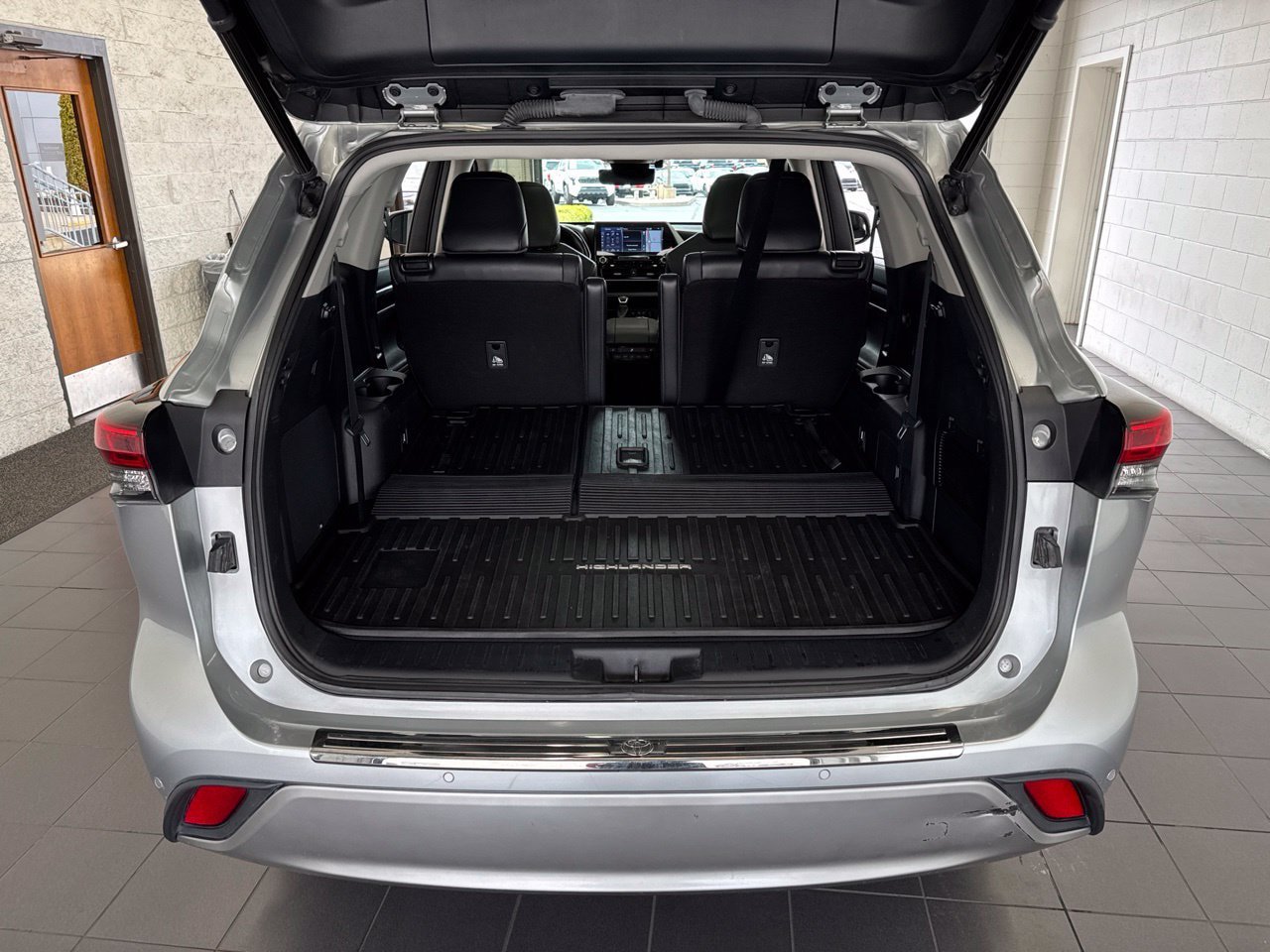 Used 2021 Toyota Highlander Platinum AWD/4WD image 9