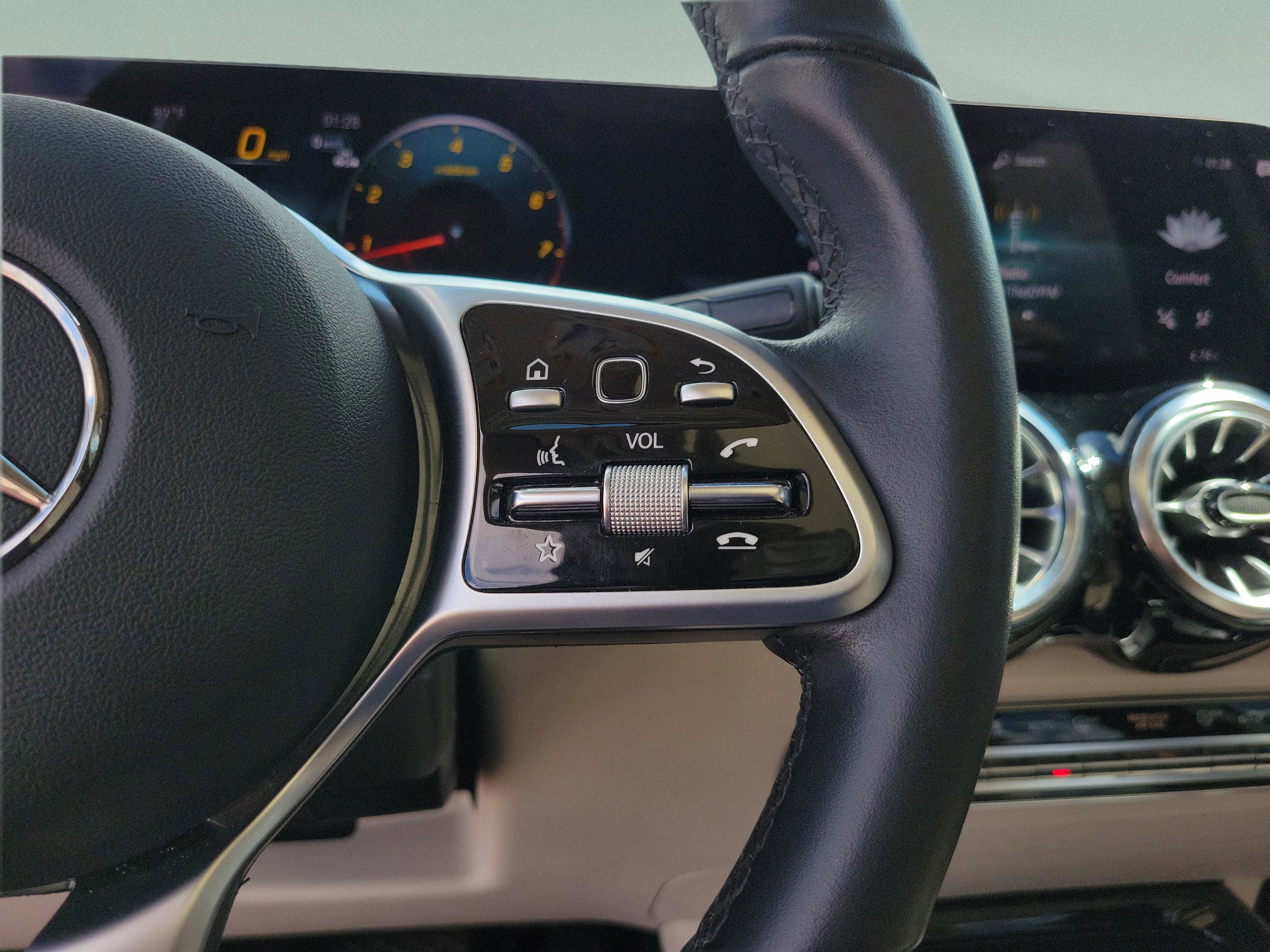 Used 2023 Mercedes-Benz GLB 250 4MATIC image 22