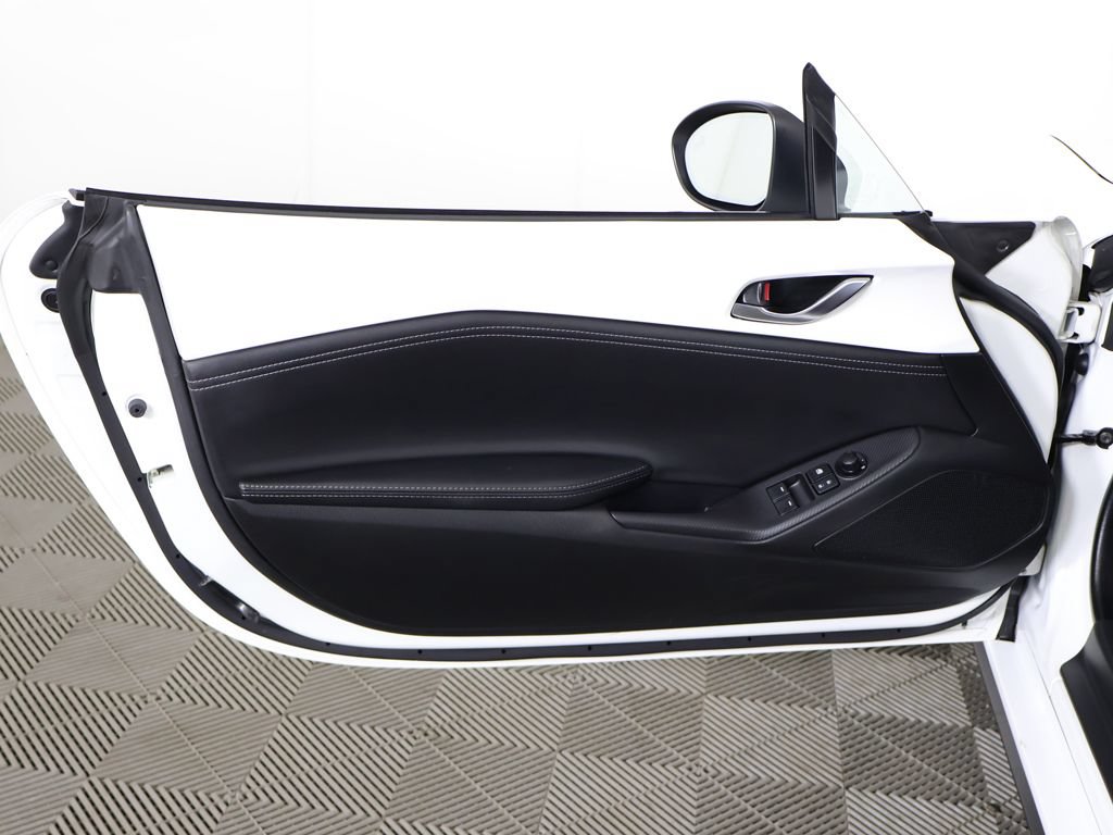 Used 2020 MAZDA MX-5 Miata RF 100th Anniversary RWD image 21