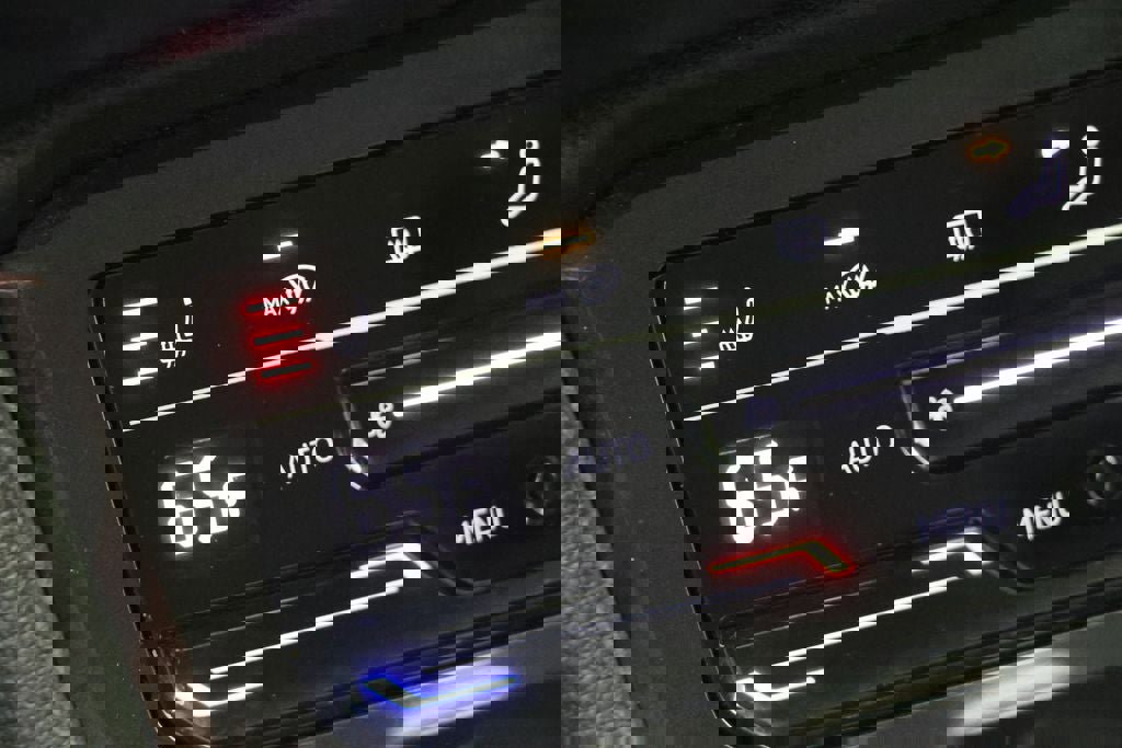 Used 2024 Volkswagen Tiguan Wolfsburg Edition image 24