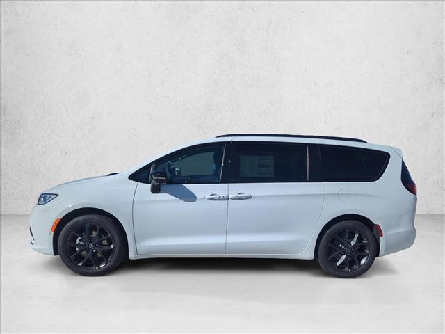 New 2026 Chrysler Pacifica Select video 4