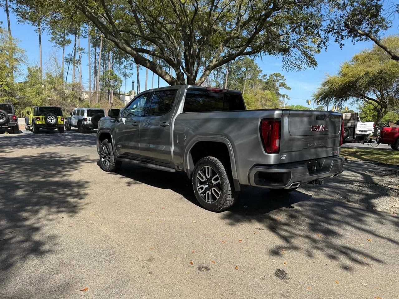 Used 2025 GMC Sierra 1500 AT4 w/ AT4 Premium Package AWD/4WD image 7