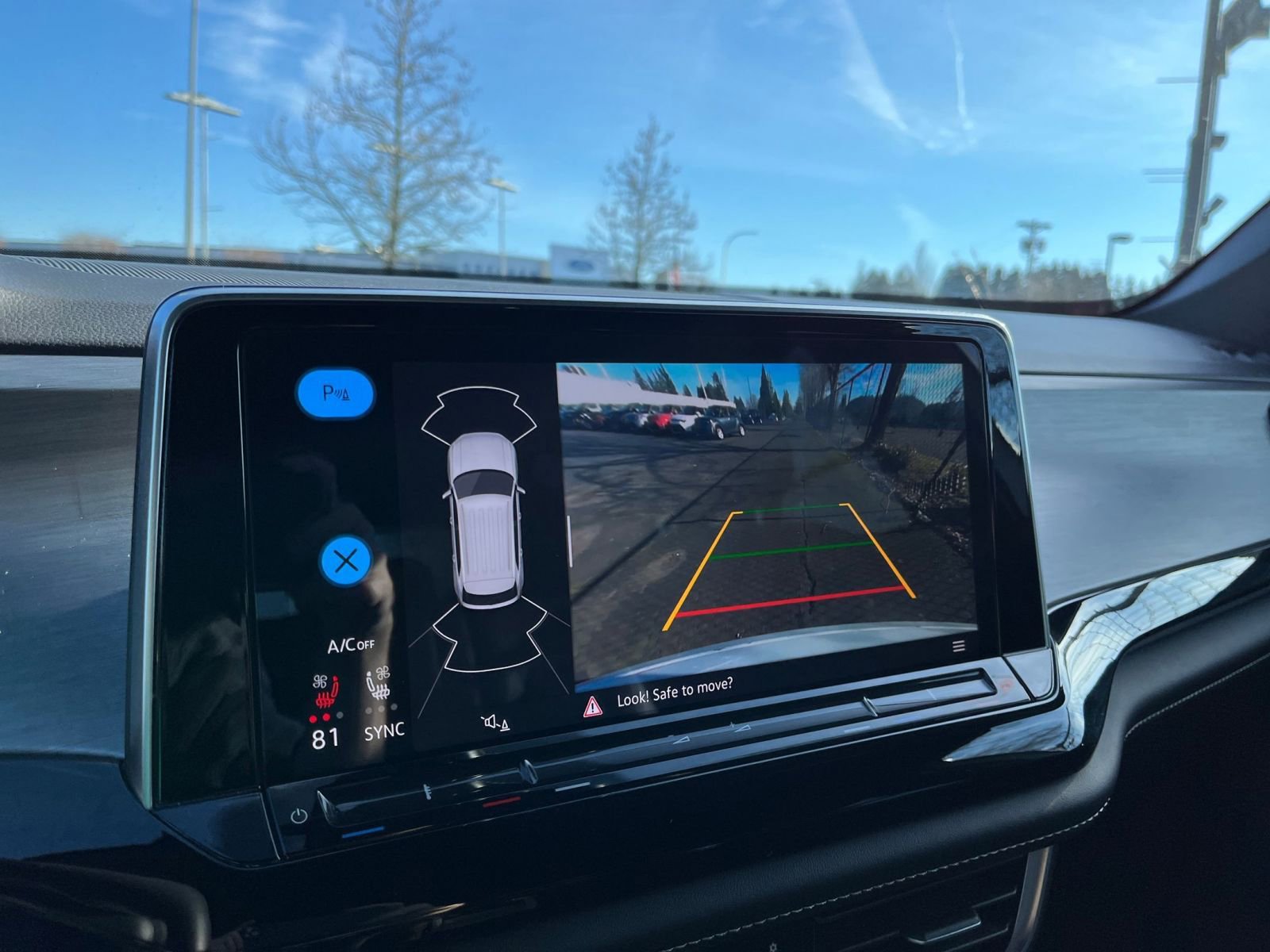 Used 2024 Volkswagen Atlas Cross Sport SE image 18