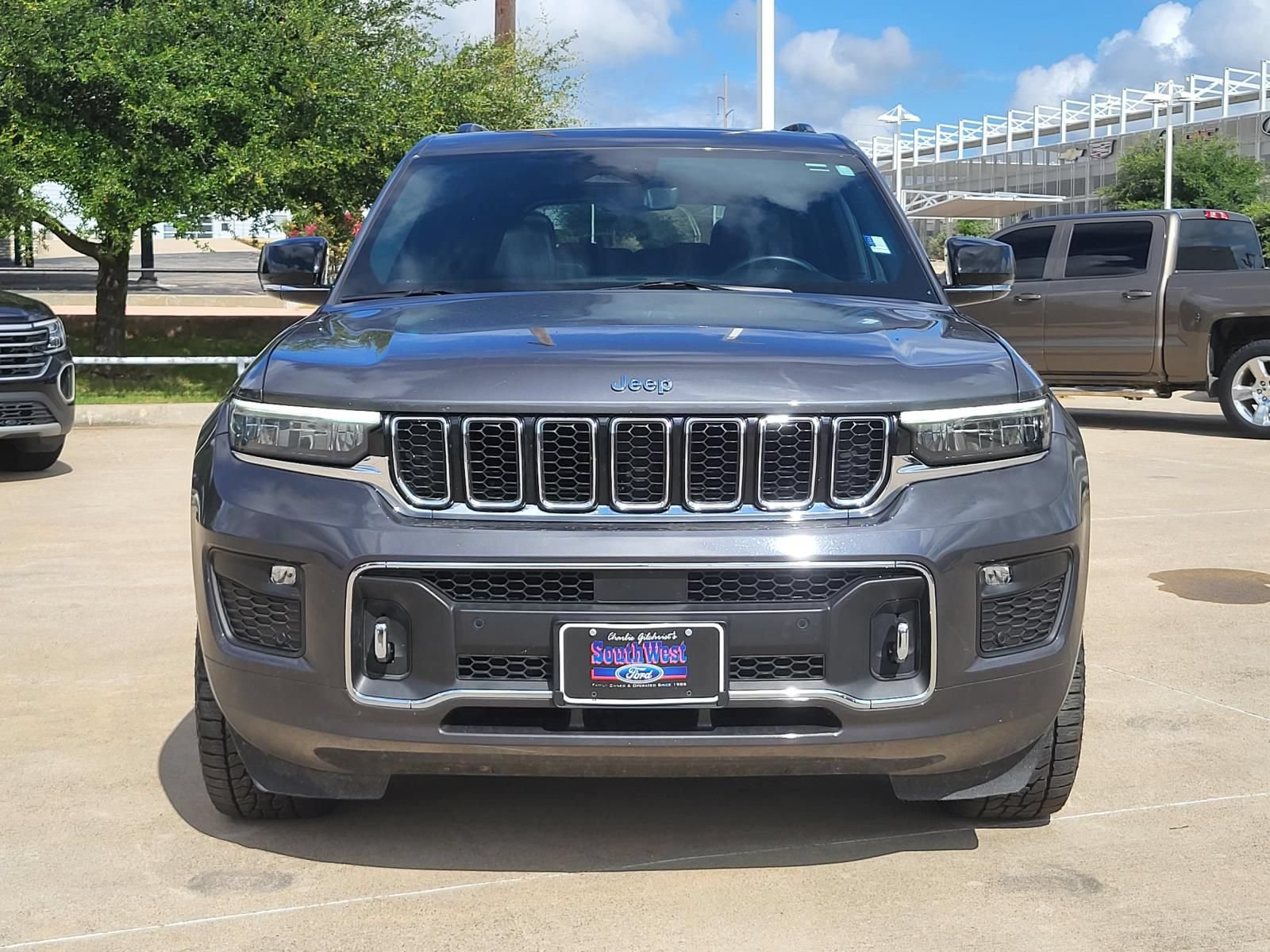 Used 2021 Jeep Grand Cherokee L Overland w/ Luxury Tech Group IV AWD/4WD image 2