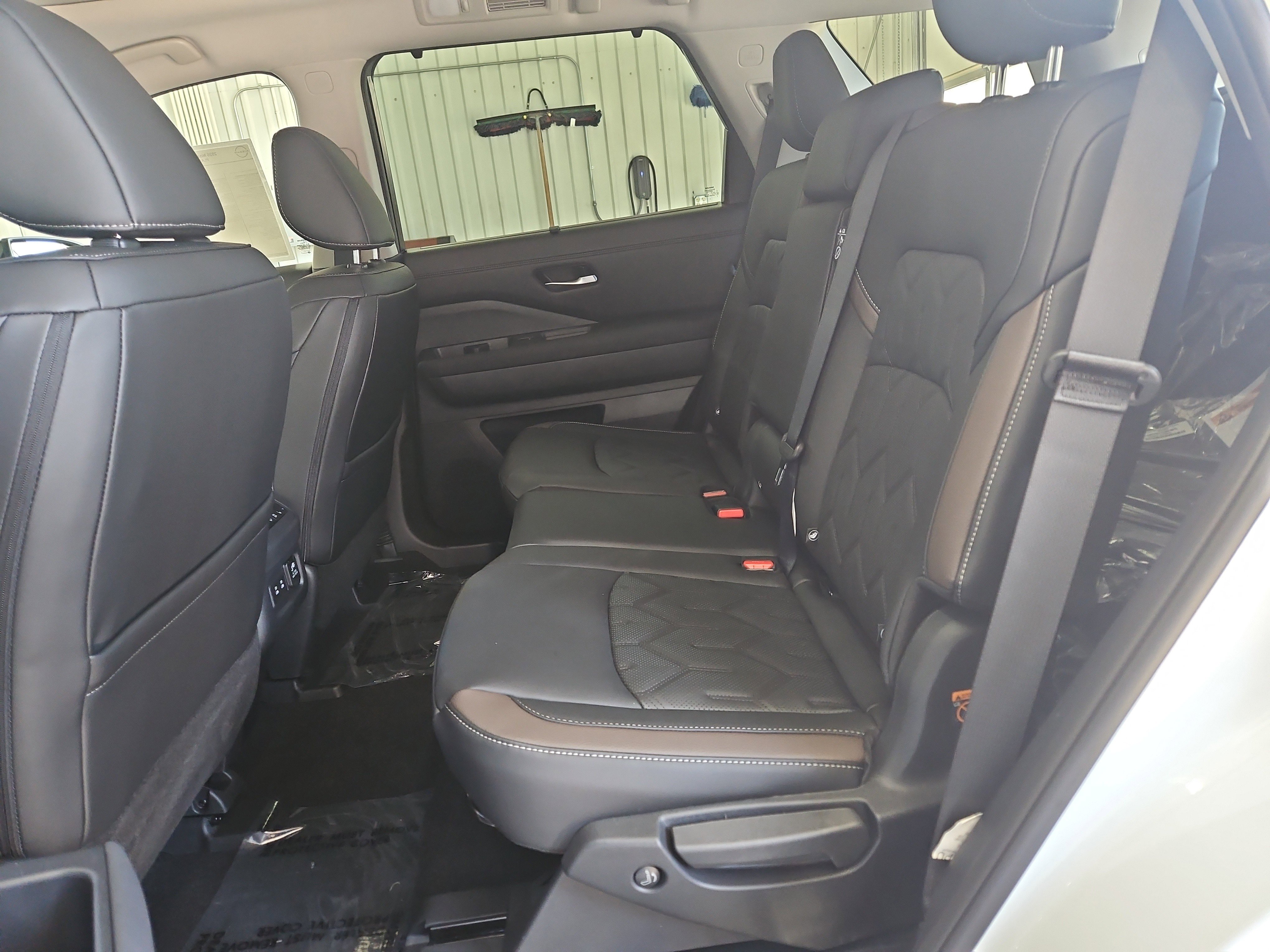 New 2026 Nissan Pathfinder Platinum AWD/4WD image 11