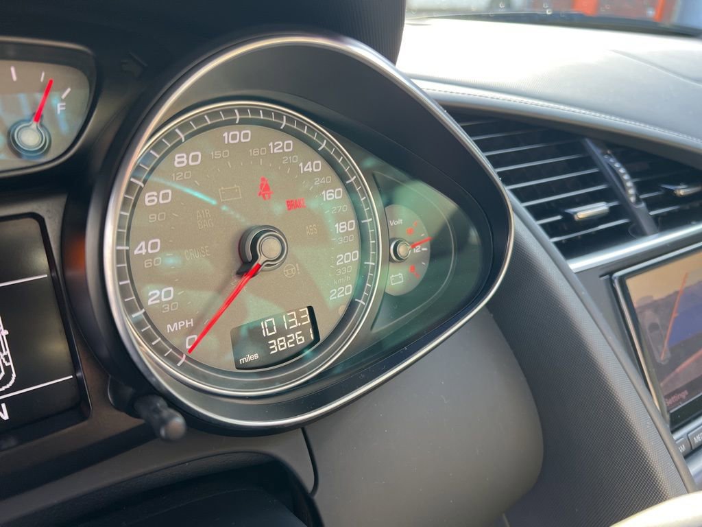 Used 2015 Audi R8 V8 w/ Extended Leather Package image 17