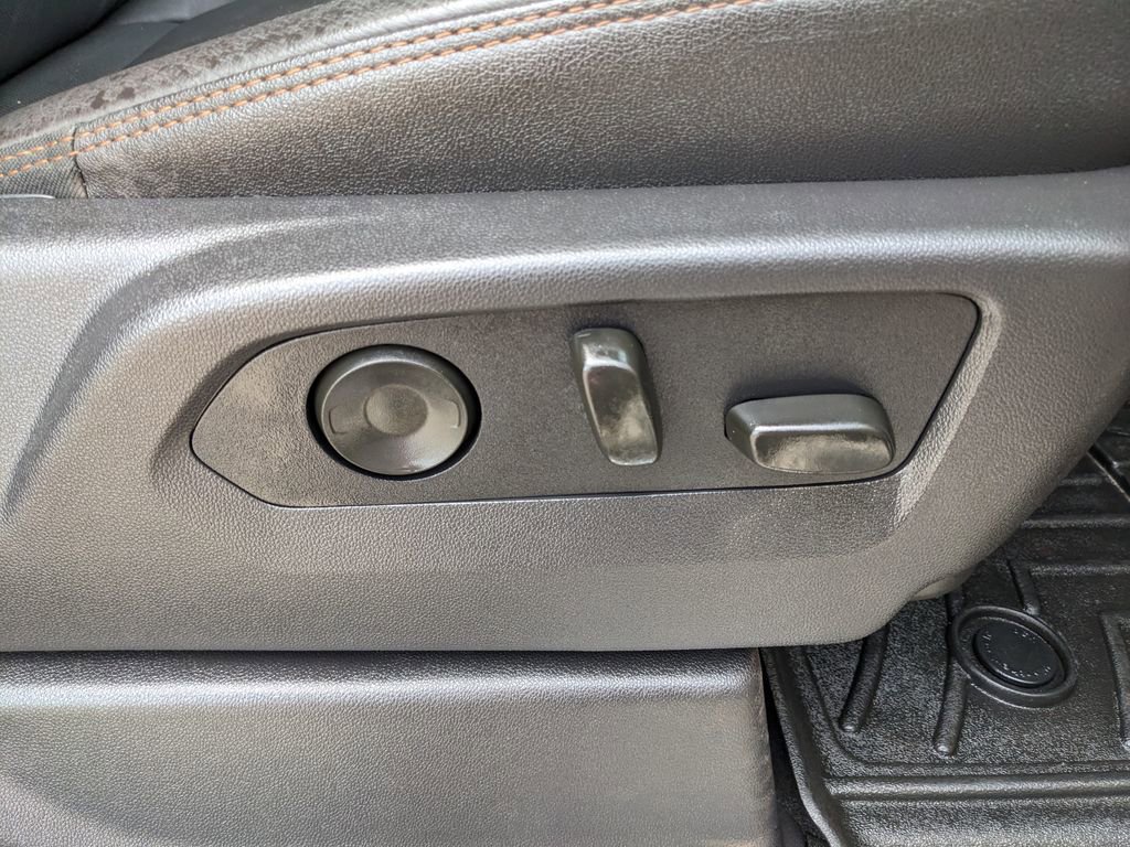 Used 2025 GMC Sierra 2500 AT4 image 51