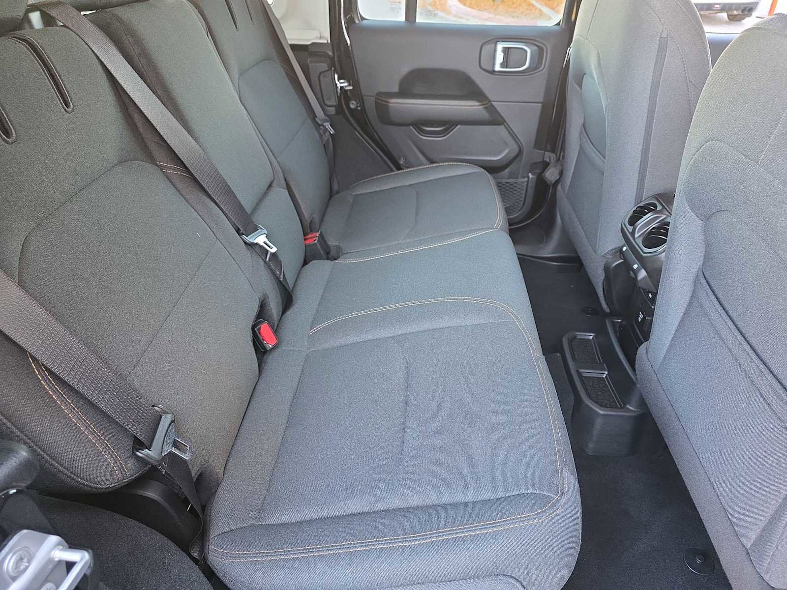 Used 2024 Jeep Wrangler Sahara w/ Safety Group image 17