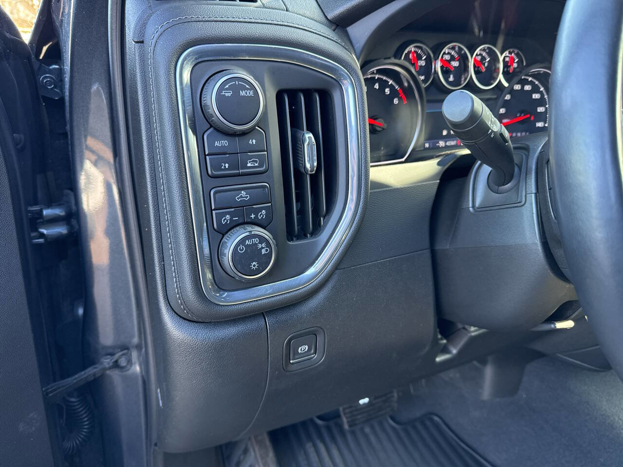 Used 2021 Chevrolet Silverado 1500 LT image 29