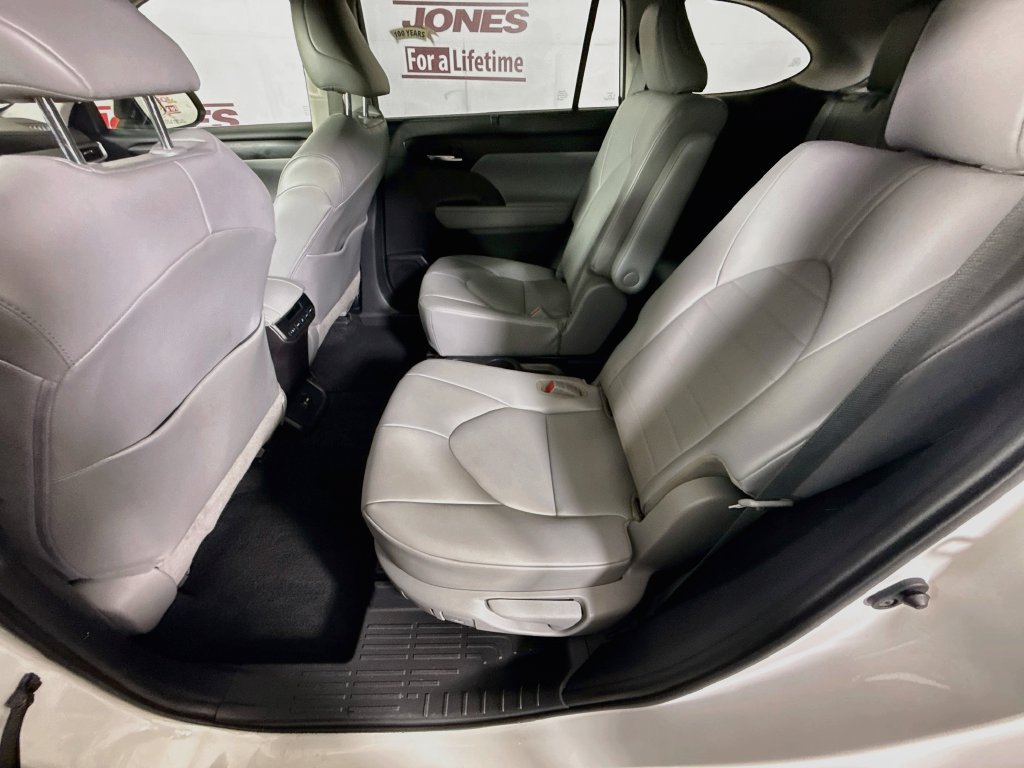 Certified 2021 Toyota Highlander XLE AWD/4WD image 27