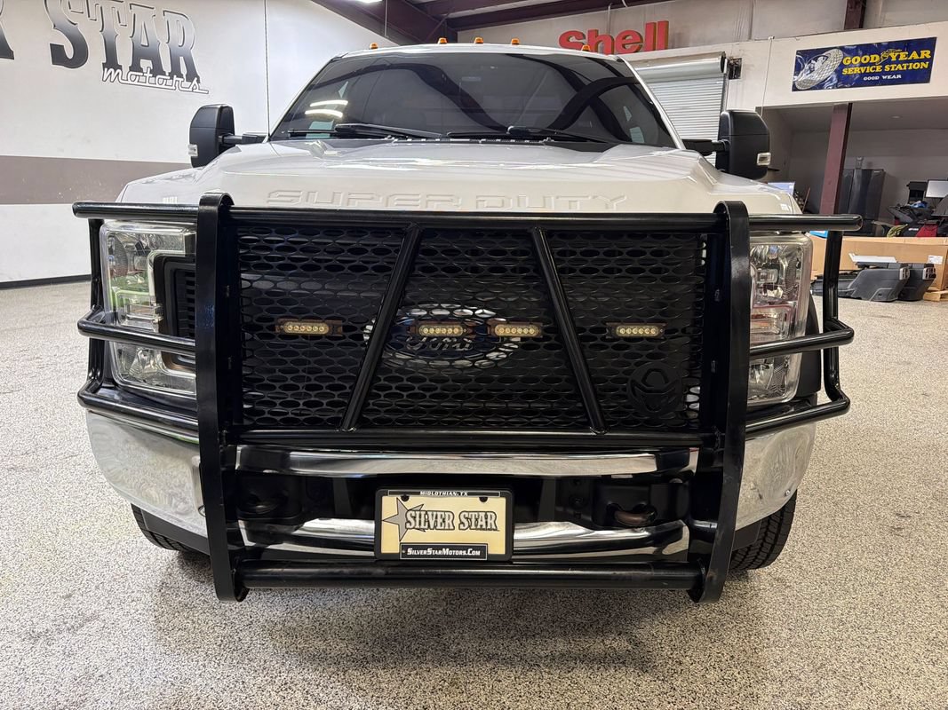 Used 2019 Ford F550 2WD Regular Cab Super Duty image 12