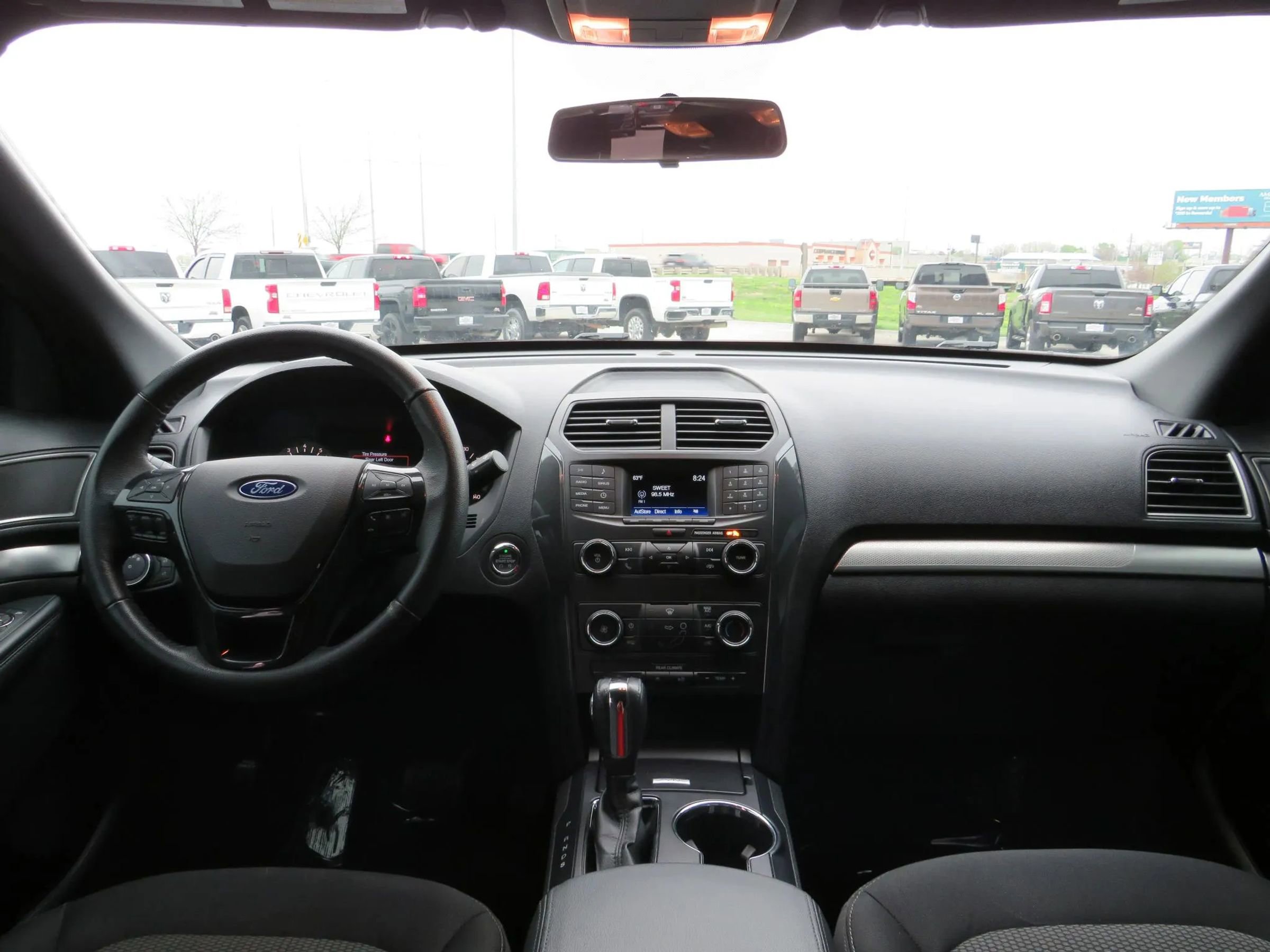 Used 2018 Ford Explorer XLT image 11