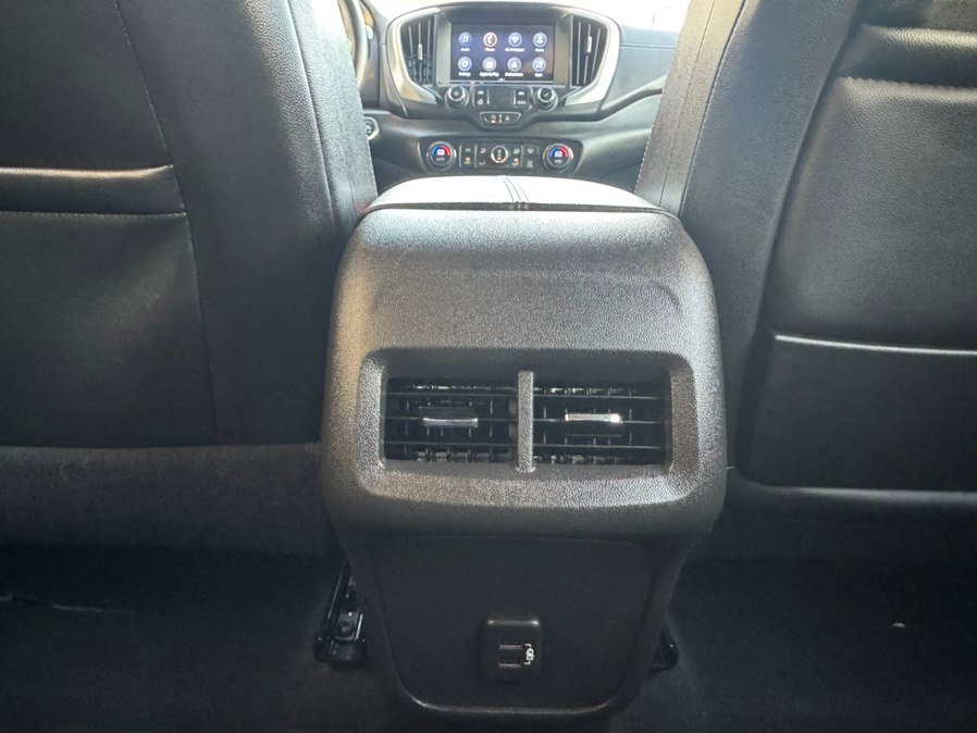 Used 2023 GMC Terrain SLT image 27