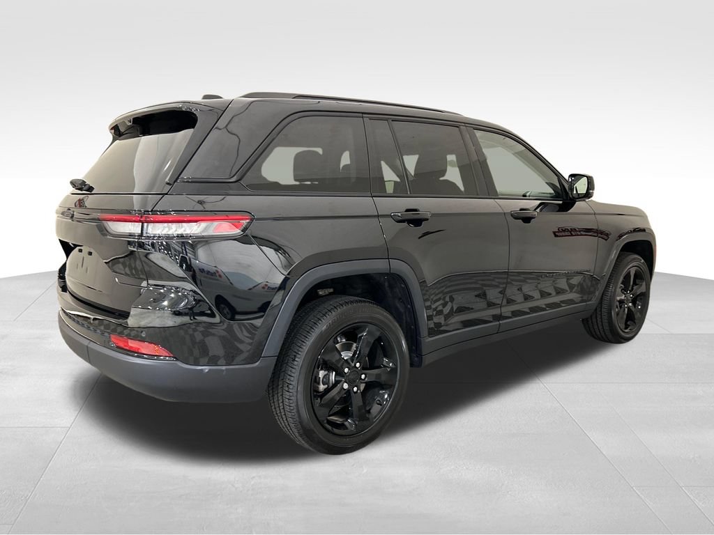 Used 2023 Jeep Grand Cherokee Limited w/ Luxury Tech Group II AWD/4WD image 5