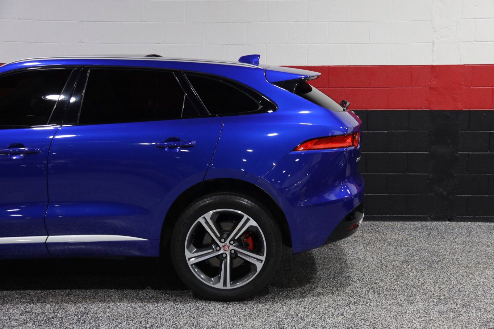 Used 2019 Jaguar F-PACE S image 23