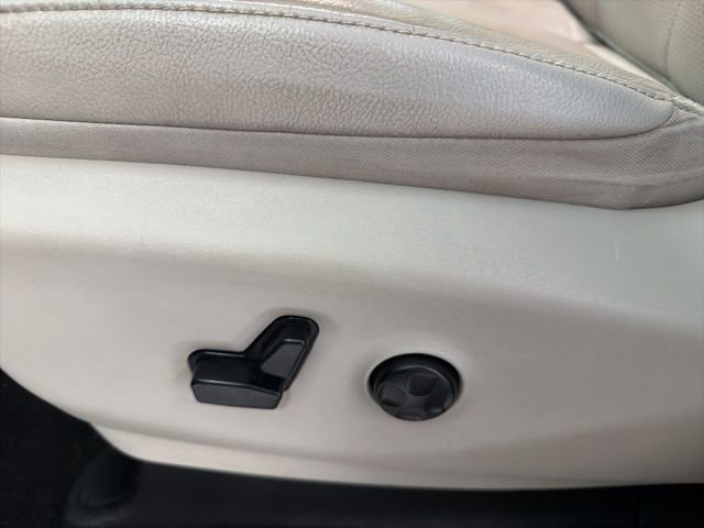 Used 2019 Chrysler Pacifica Touring-L image 14