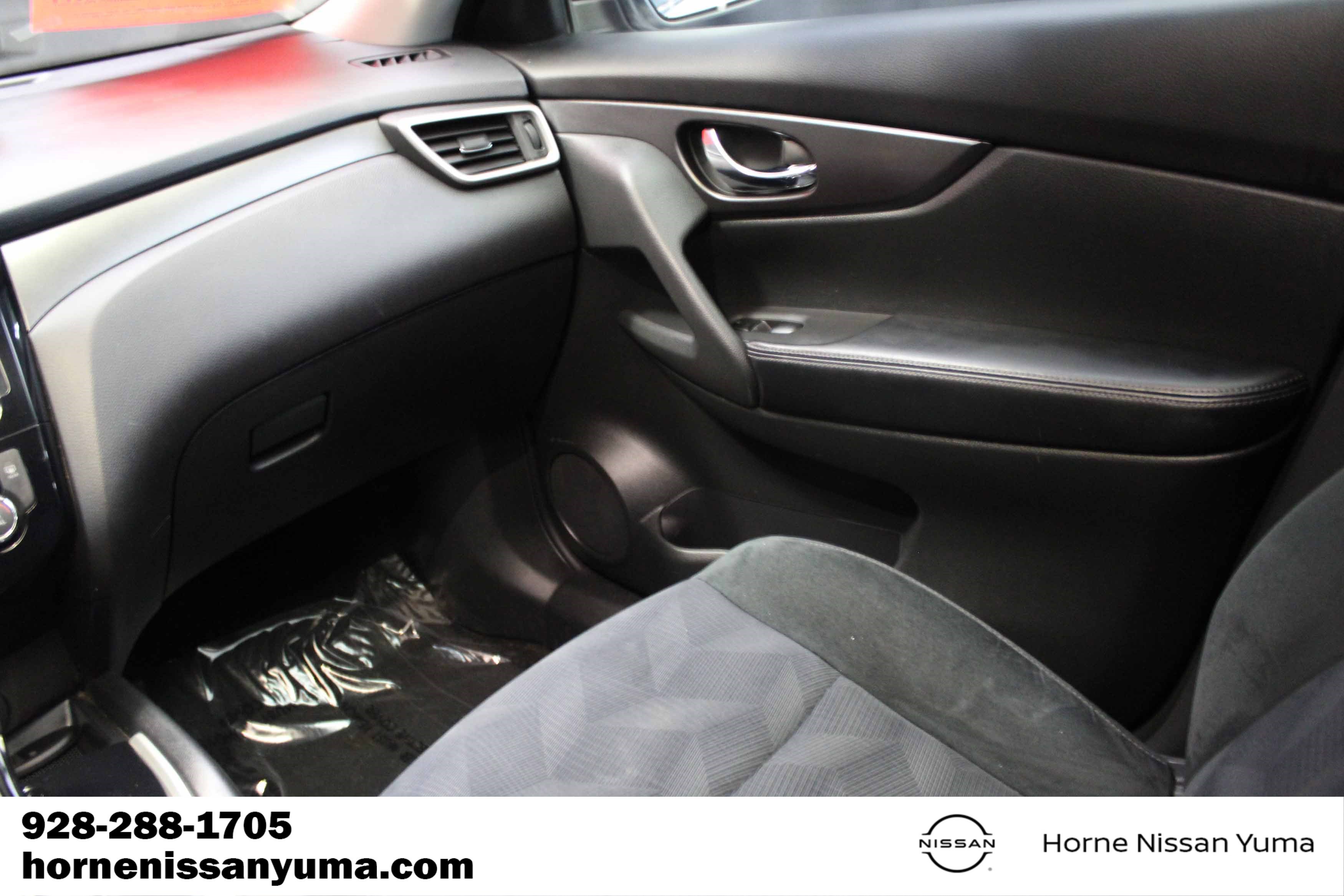 Used 2016 Nissan Rogue SV w/ SV Moonroof Package FWD image 11