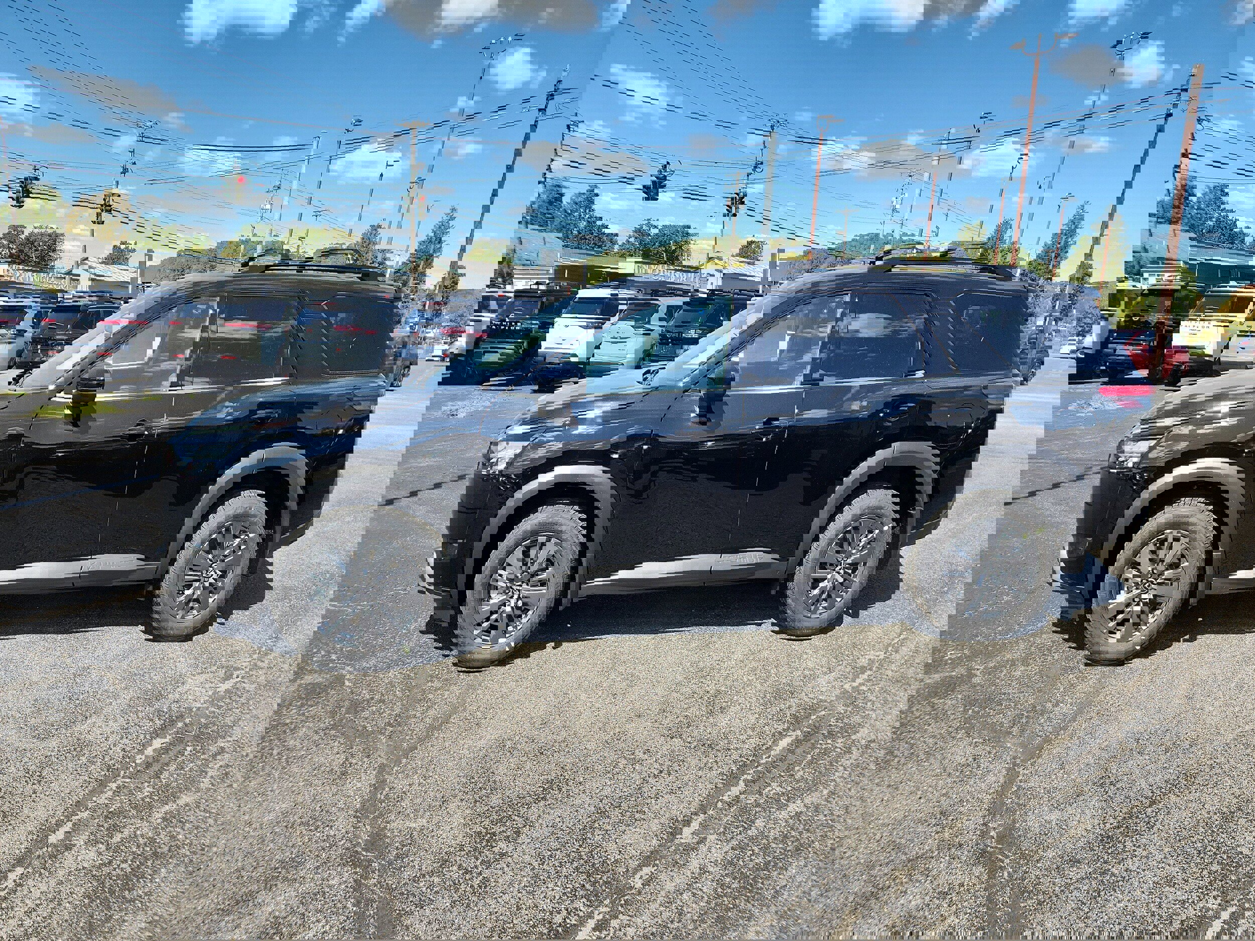 New 2025 Nissan Pathfinder SV w/ Black Appearance Package image 5