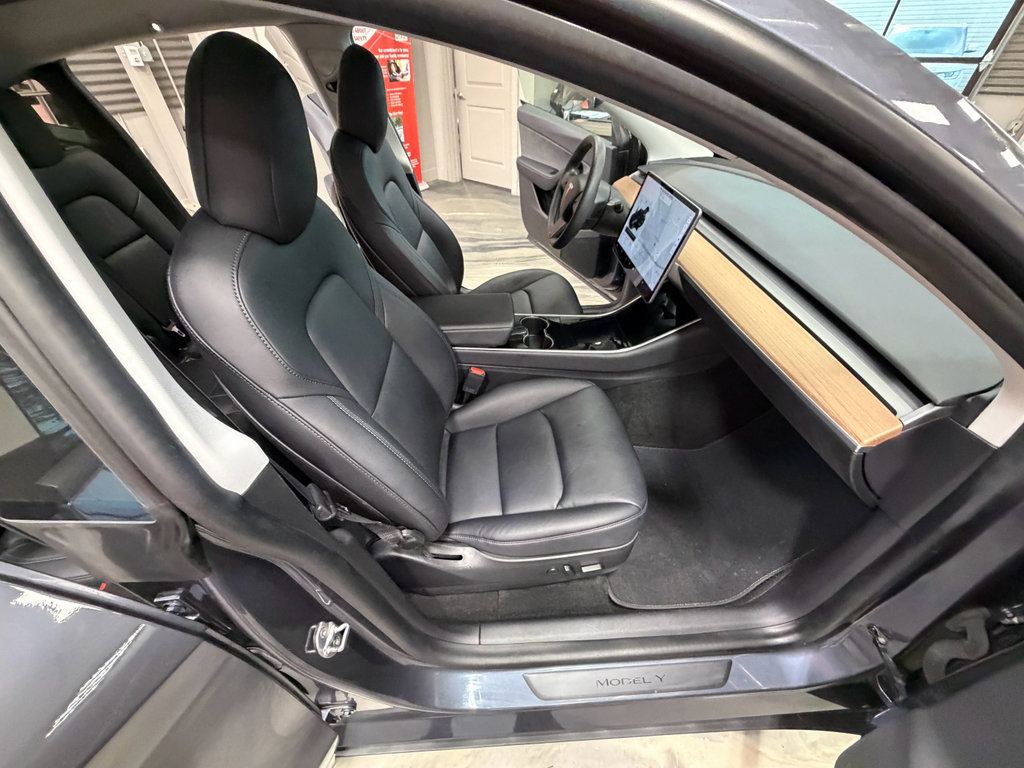 Used 2020 Tesla Model Y Long Range image 39