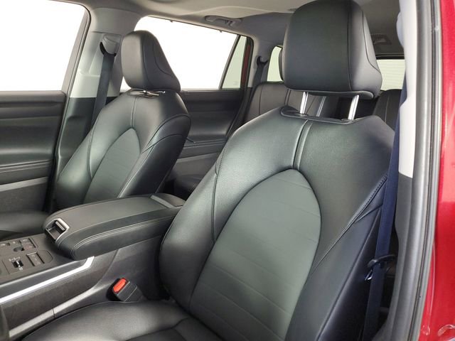 Used 2025 Toyota Highlander XLE image 21