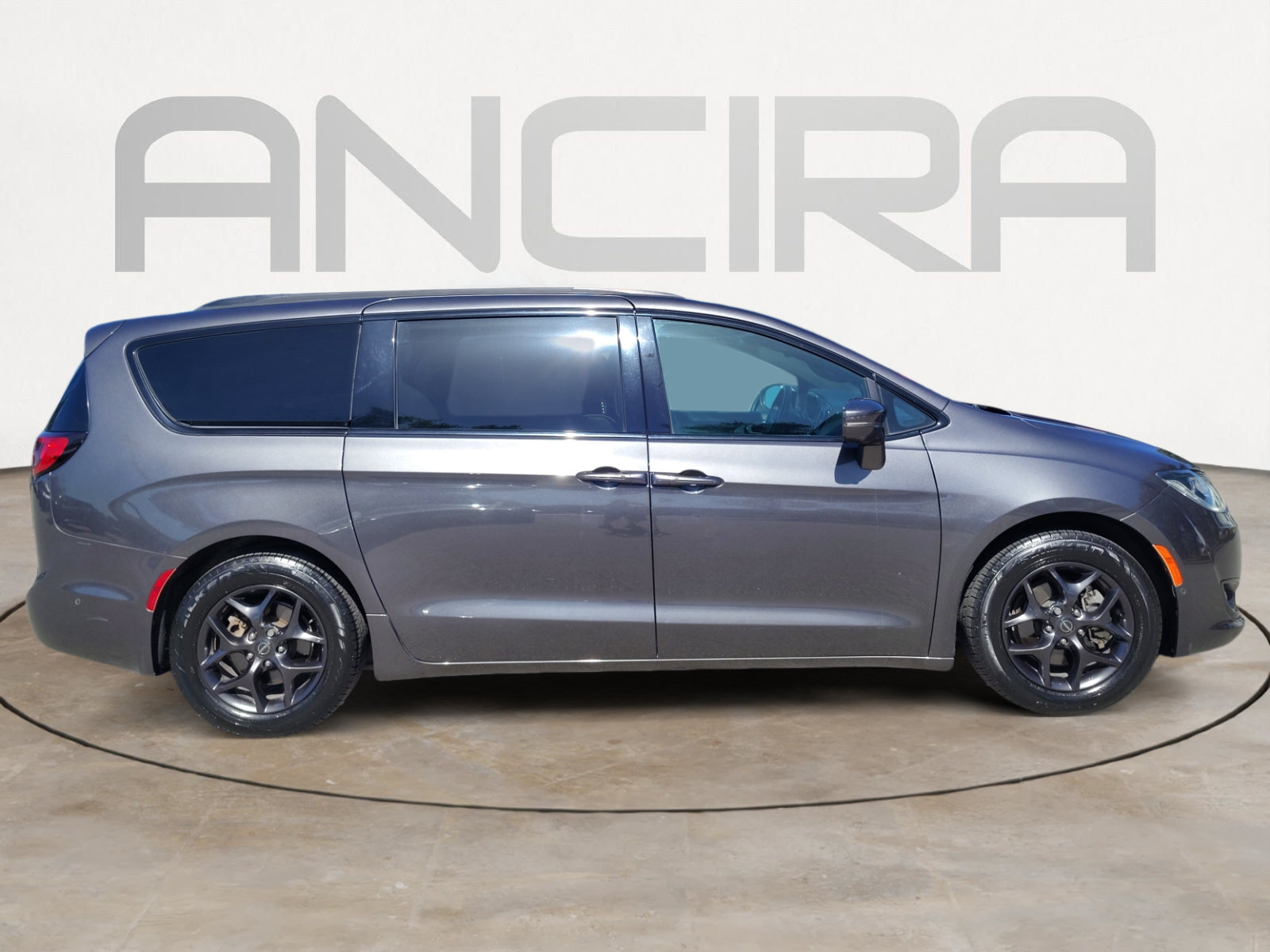 Used 2019 Chrysler Pacifica Limited w/ Advanced Safetytec Group FWD image 12