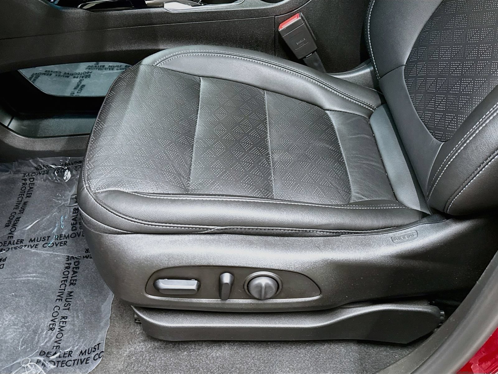 Used 2022 Chevrolet Bolt LT w/ Infotainment Package FWD image 23