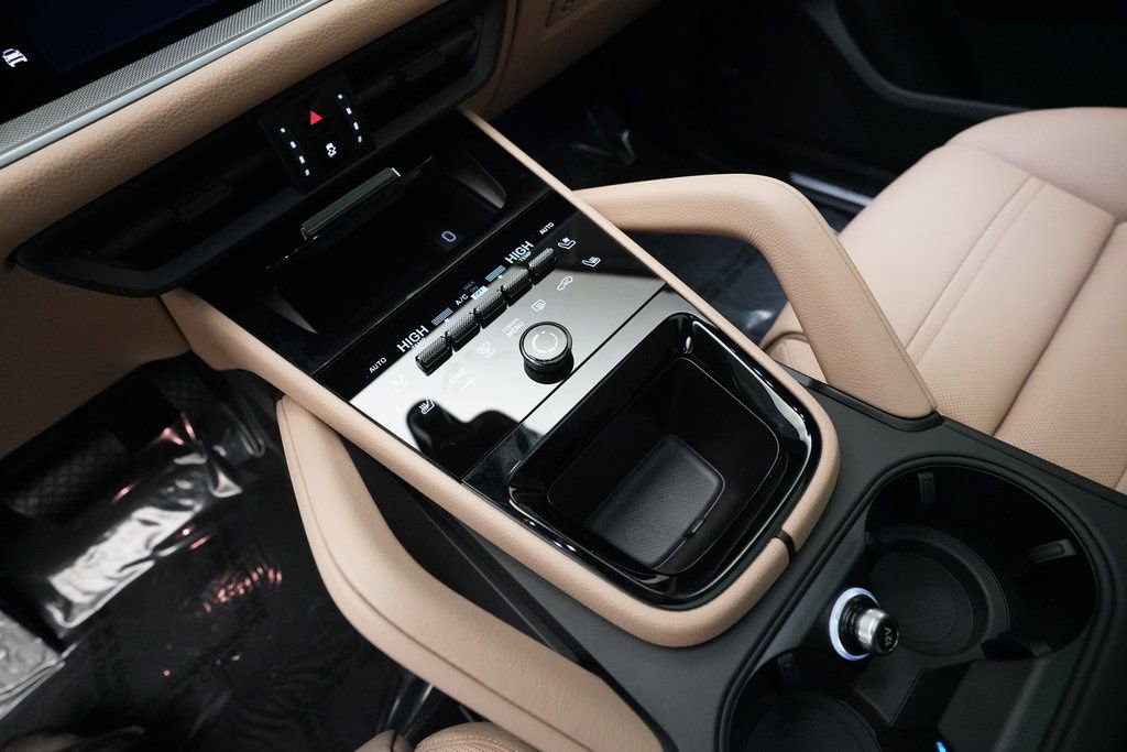 Certified 2026 Porsche Cayenne Coupe image 27