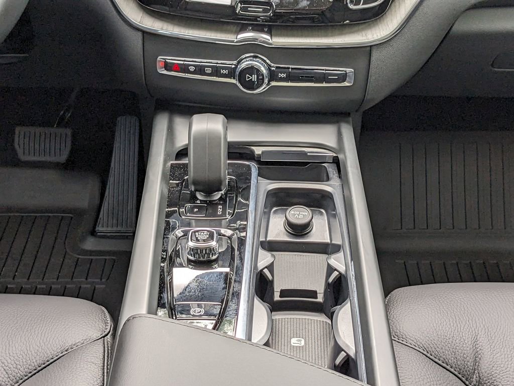 New 2025 Volvo XC60 B5 Plus w/ Protection Package Premier image 20