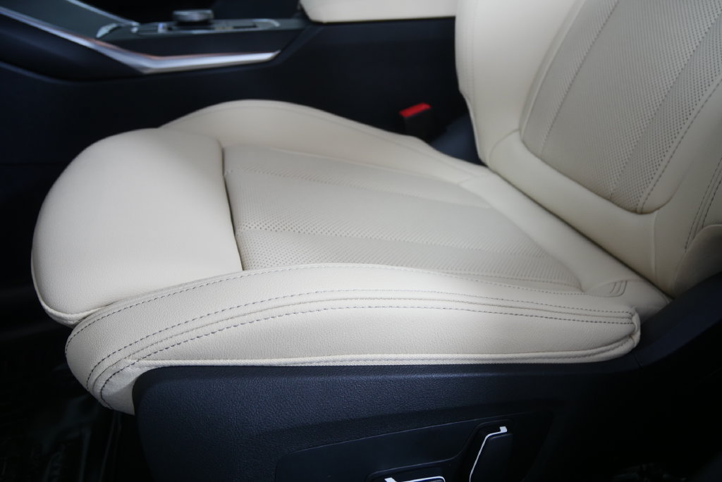 New 2026 BMW 330i Sedan w/ Premium Package RWD image 9
