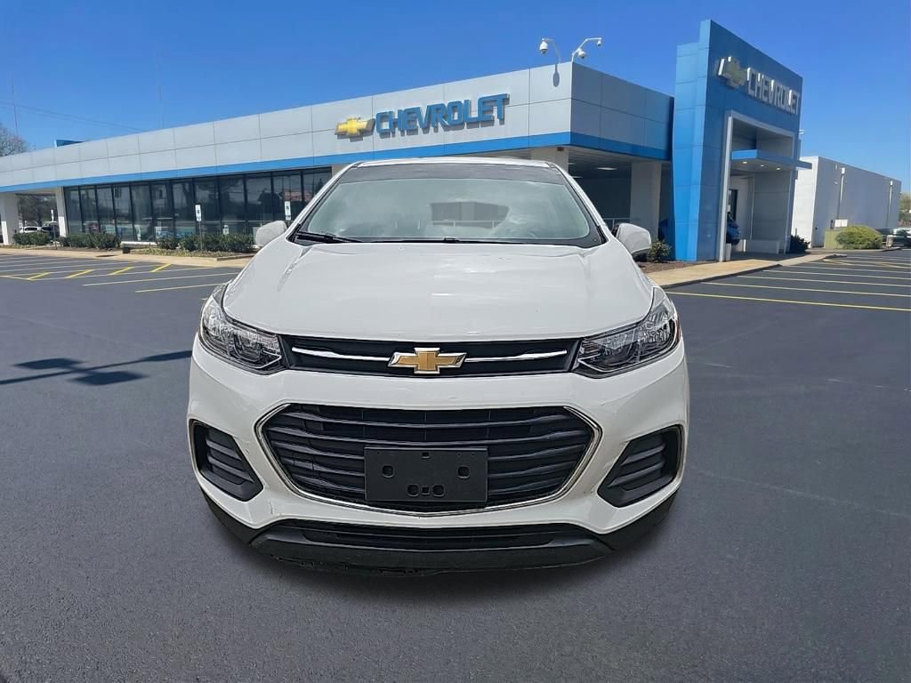Used 2018 Chevrolet Trax LS image 2