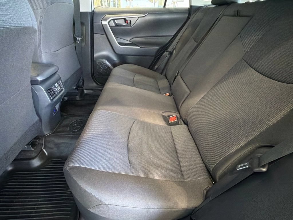 Certified 2025 Toyota RAV4 LE AWD/4WD image 31