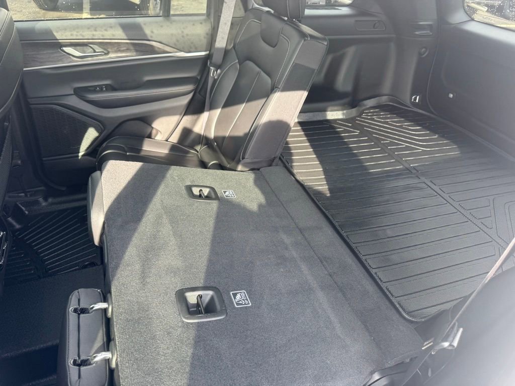 Used 2025 Jeep Grand Cherokee Limited image 41