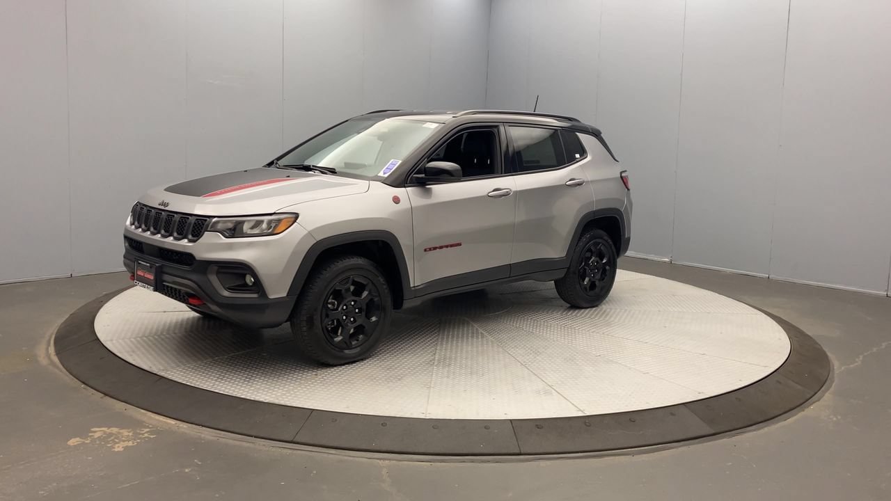 Used 2023 Jeep Compass Trailhawk w/ Trailhawk Convenience Group AWD/4WD image 9