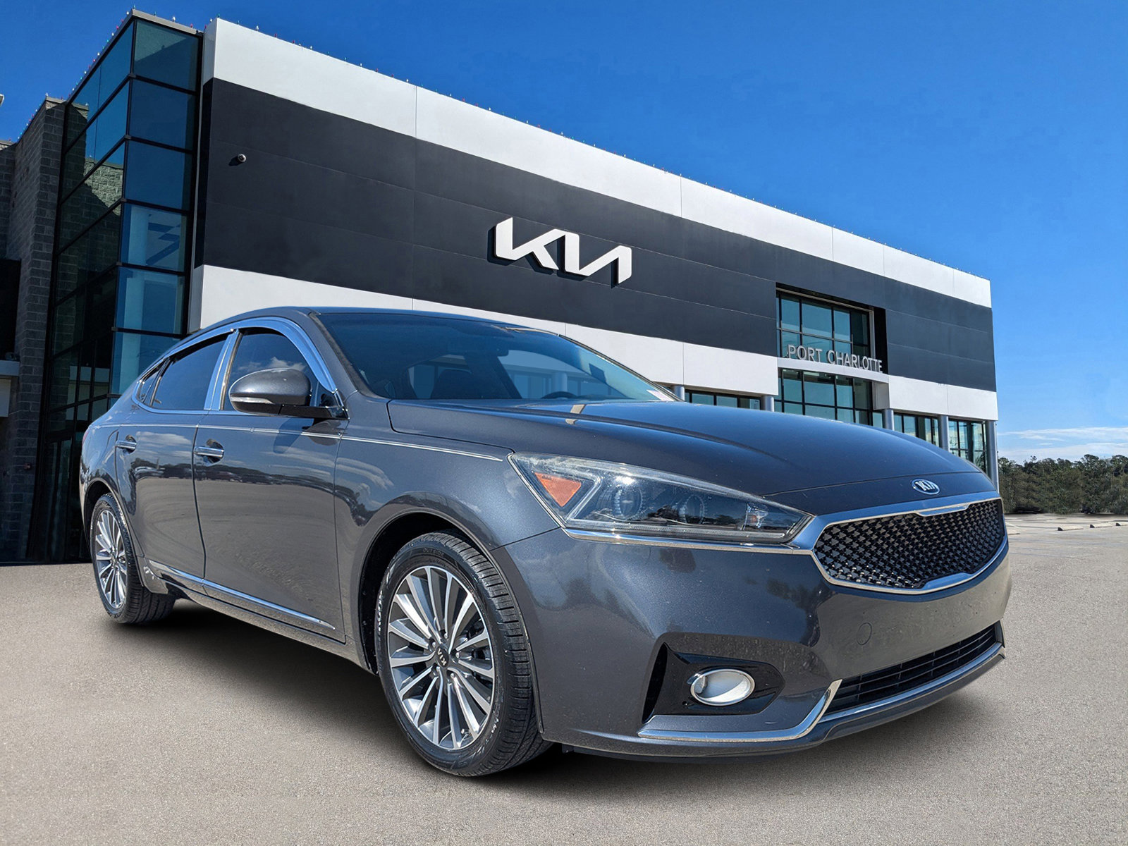 Used 2017 Kia Cadenza Premium