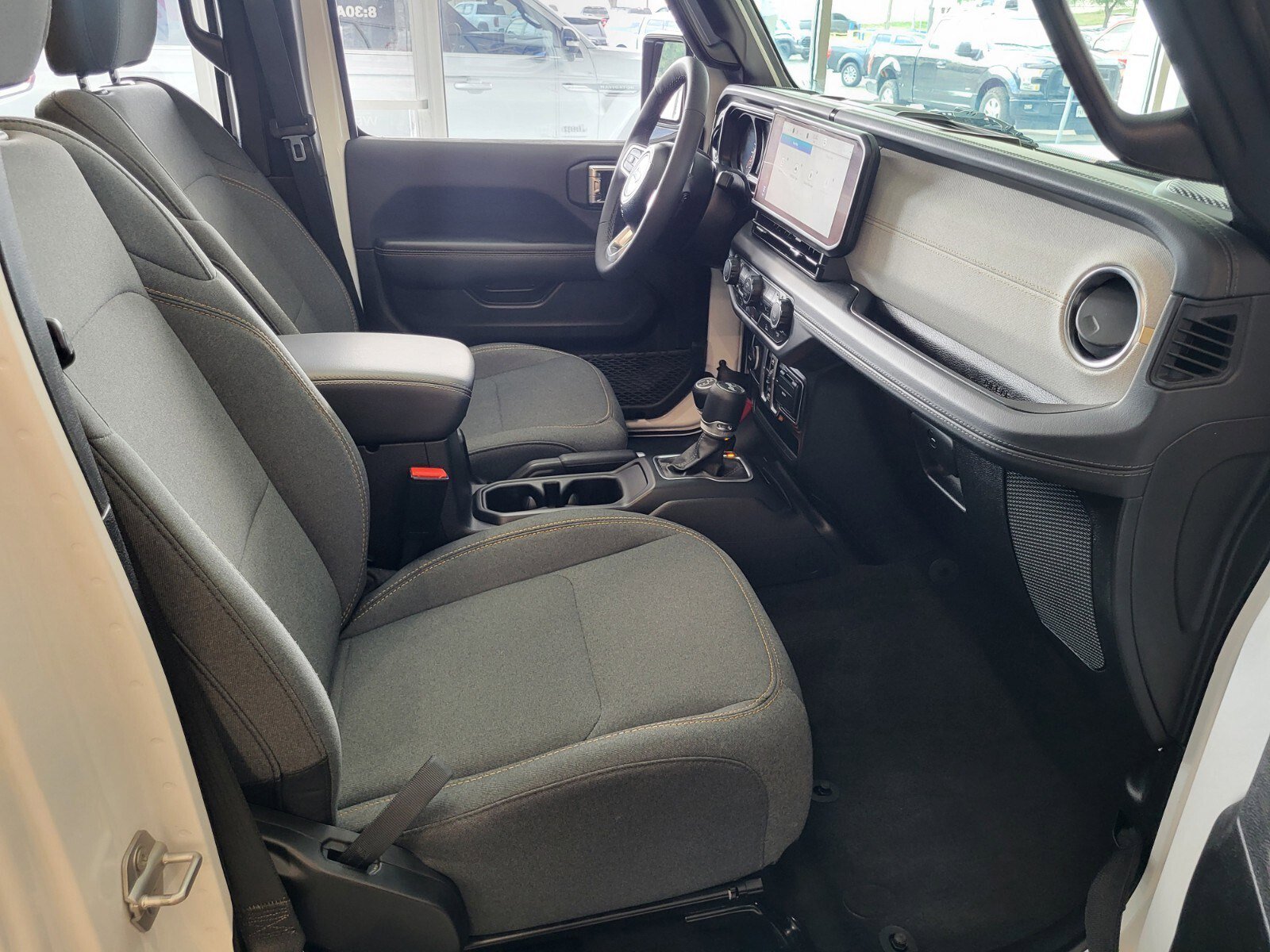 Used 2025 Jeep Wrangler Sahara image 12