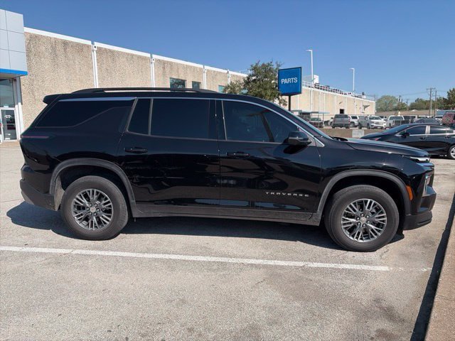 Used 2025 Chevrolet Traverse LT w/ Driver Confidence Package FWD image 5