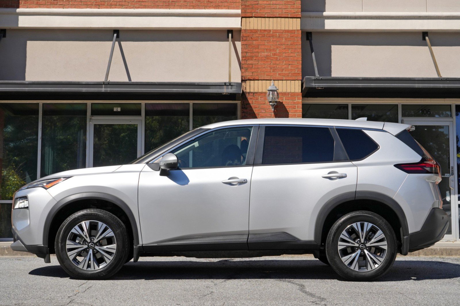 Used 2022 Nissan Rogue SV FWD image 8