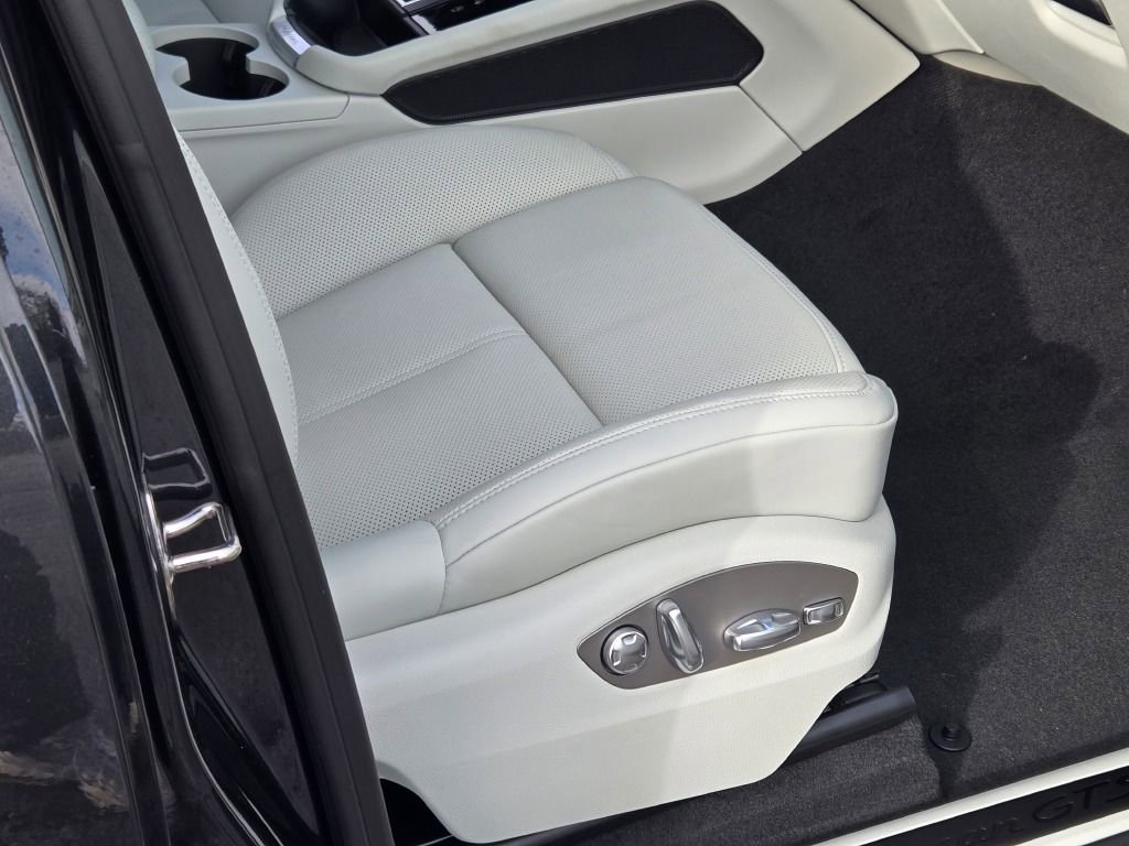 New 2026 Porsche Macan GTS image 37