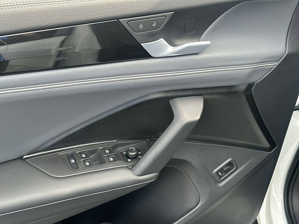 New 2026 Volkswagen Tiguan SEL R-Line image 13