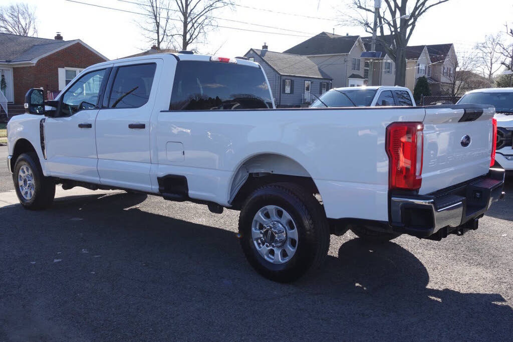 Used 2023 Ford F250 XLT AWD/4WD image 3
