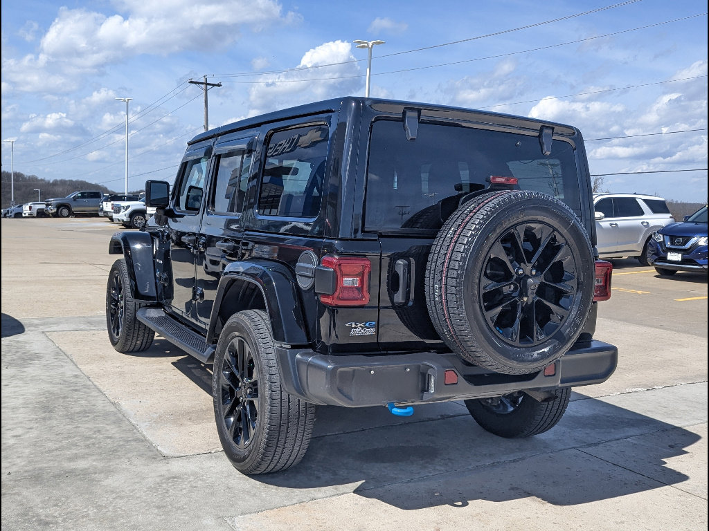 Used 2022 Jeep Wrangler Unlimited Sahara image 8