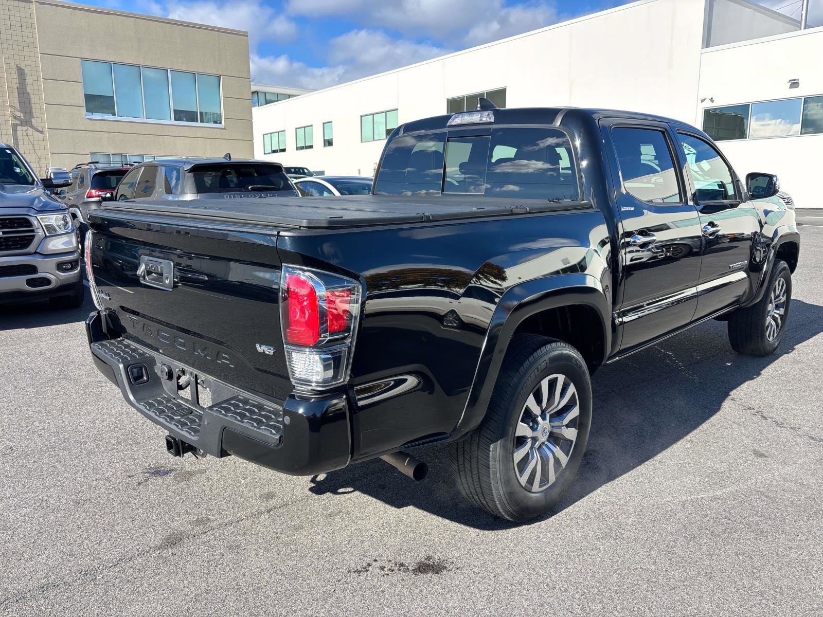 Used 2023 Toyota Tacoma Limited image 5