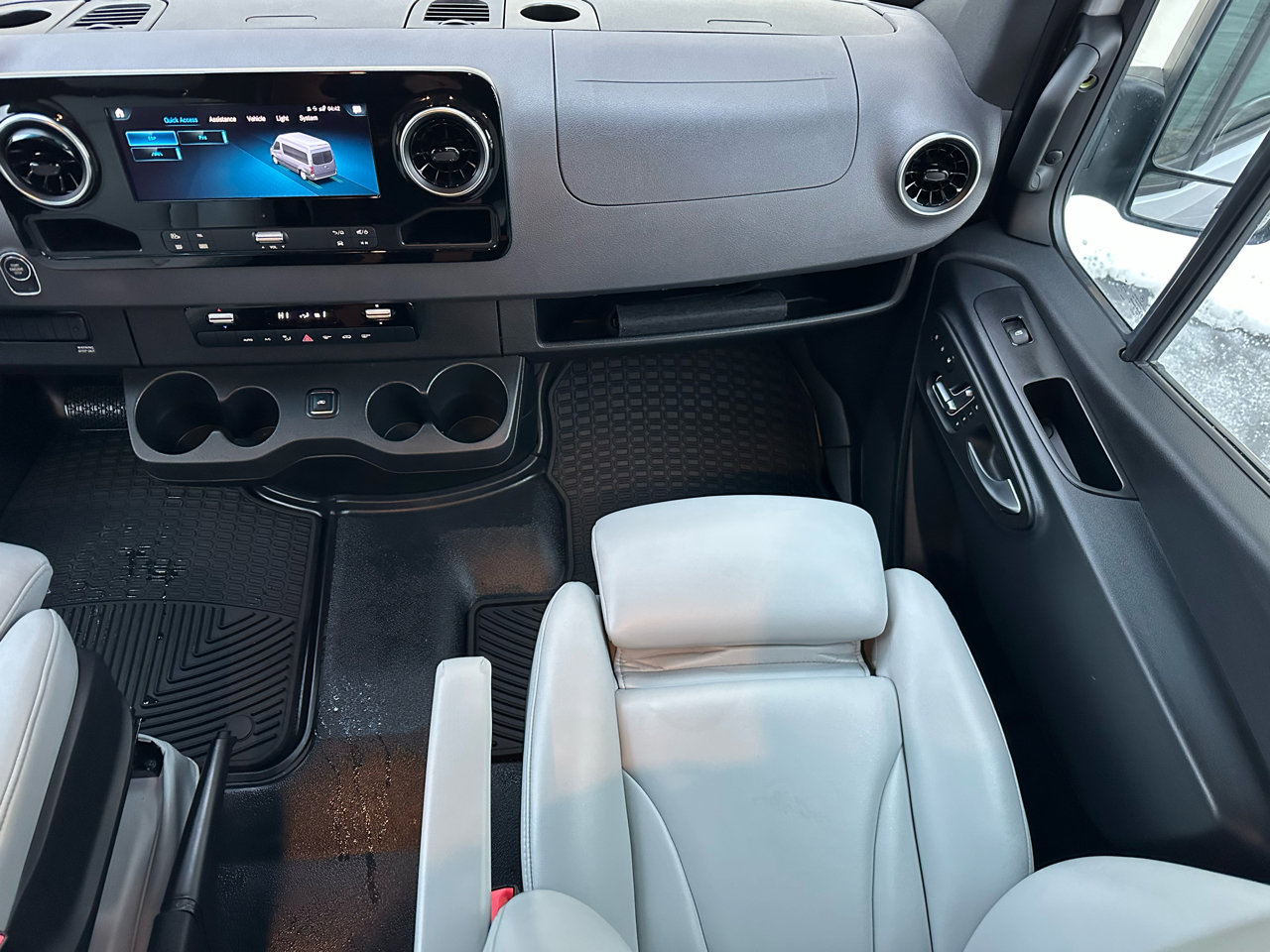 Used 2024 Mercedes-Benz Sprinter 3500 image 25