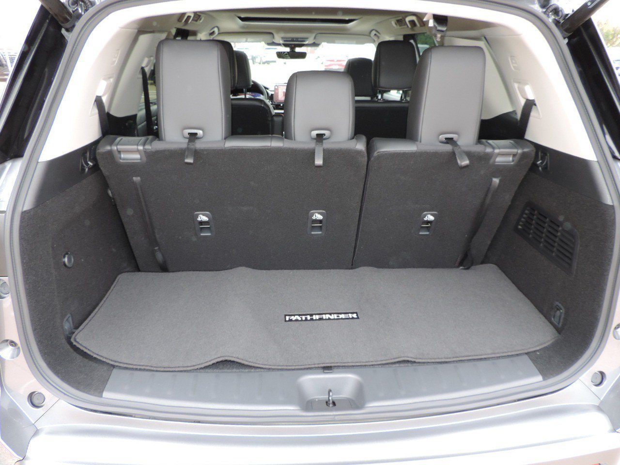 New 2026 Nissan Pathfinder SL w/ SL Premium Package FWD image 15