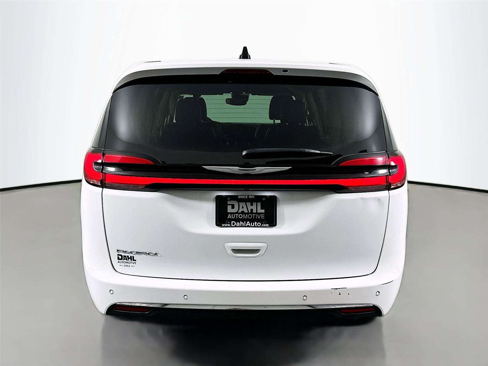 Used 2023 Chrysler Pacifica Touring-L image 12