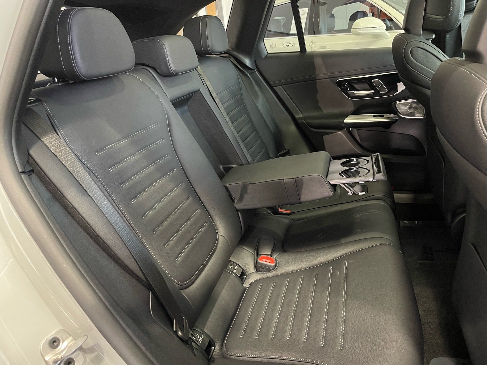 Used 2025 Mercedes-Benz GLC 300 4MATIC image 45